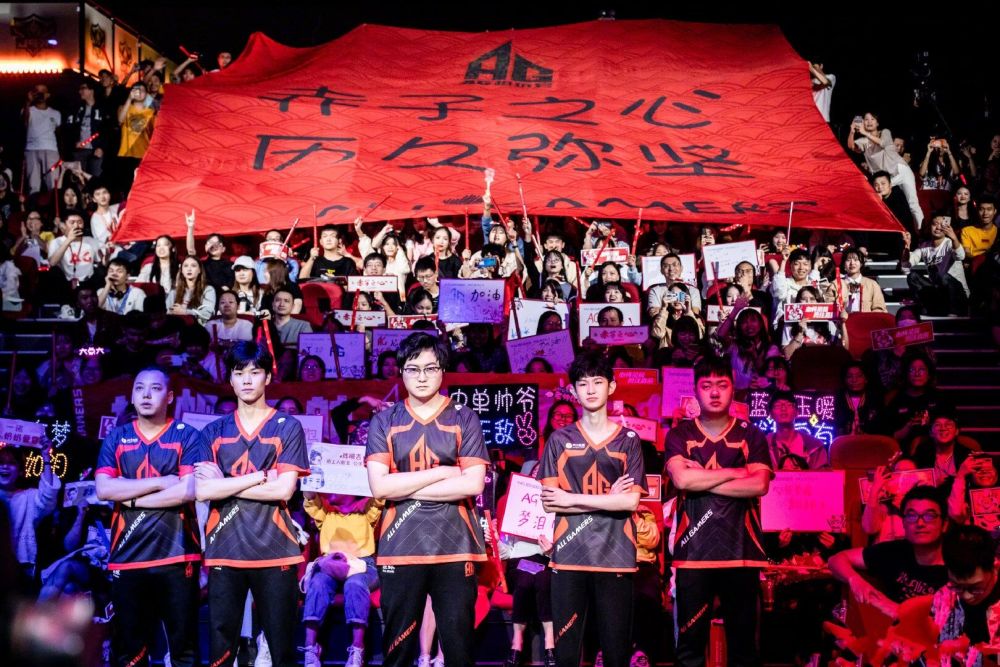 斯在内线的